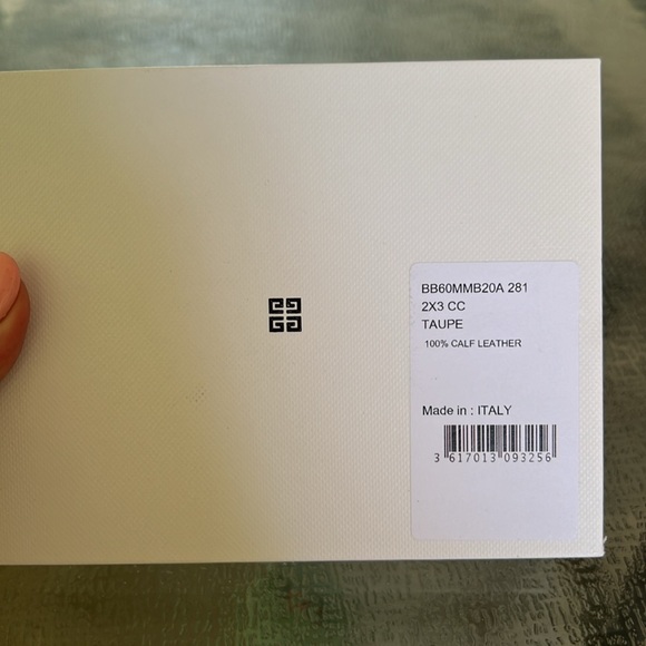 Givenchy 4G Card Holder - Picture 9 of 12
